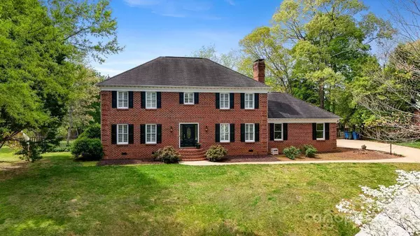 415 44th Ave DR NW, Hickory, NC 28601