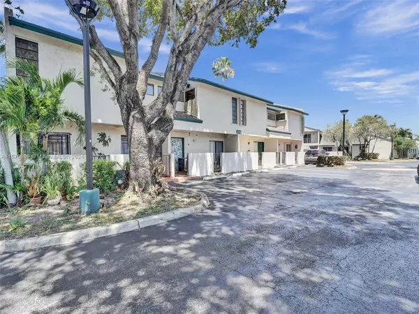 10826 SW 72nd St #25, Miami, FL 33173