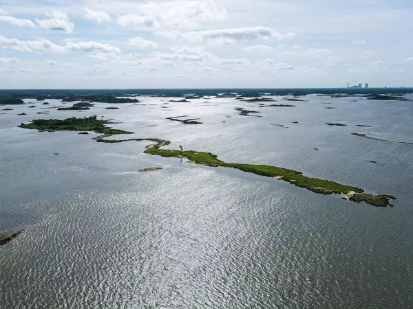 ISLAND, Yankeetown, FL 34498