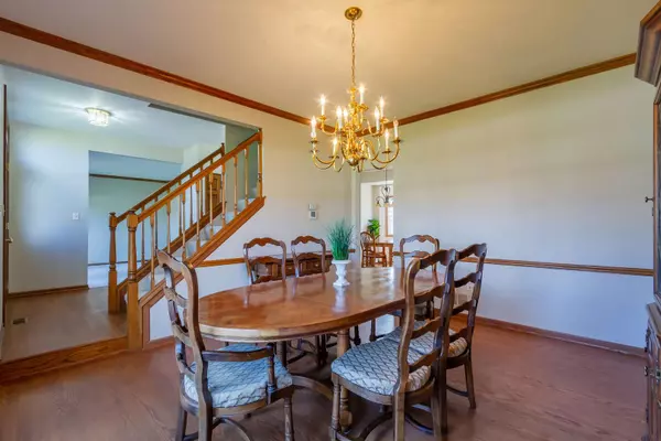 2307 Hanscom CT, Schaumburg, IL 60193