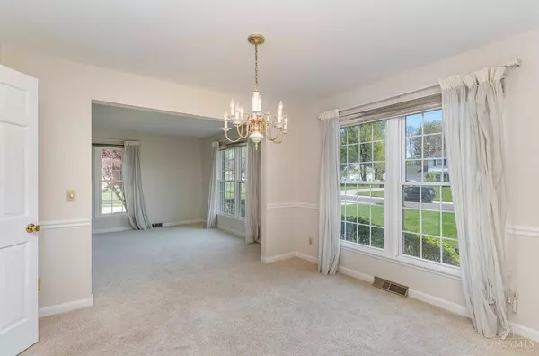 2715 Whitehouse Ln, Anderson Twp, OH 45244