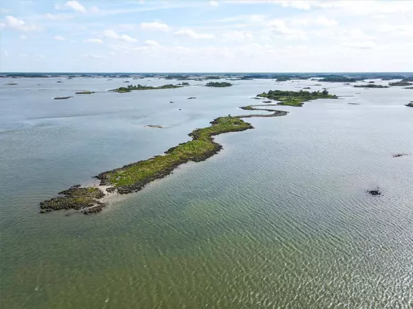 ISLAND, Yankeetown, FL 34498