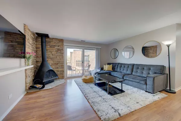 608 Waterford RD S #3C, Schaumburg, IL 60193