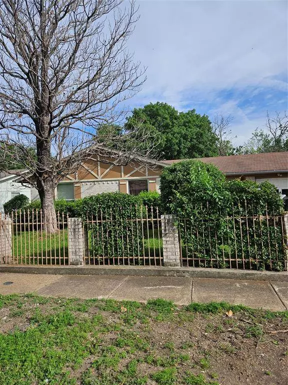 3532 Softcloud Drive, Dallas, TX 75241