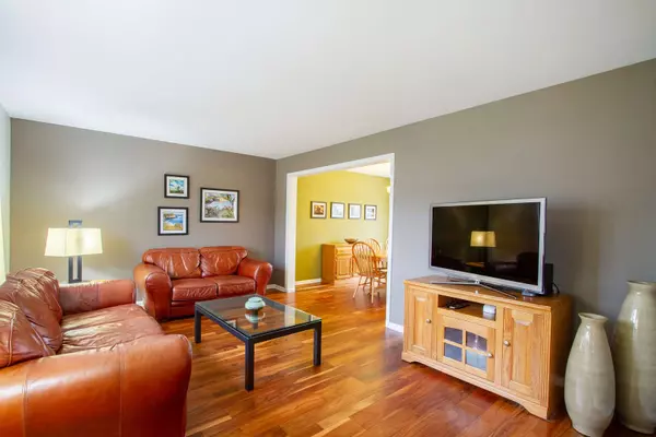 184 Brentwood TRL, Elgin, IL 60120