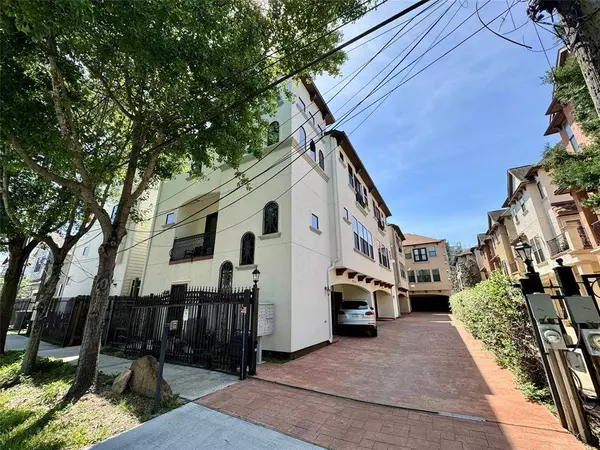 934 W 22nd ST #A, Houston, TX 77008