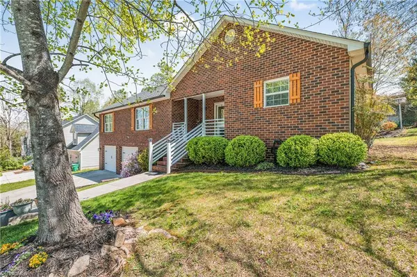 2108 Lancey DR, Thomasville, NC 27360