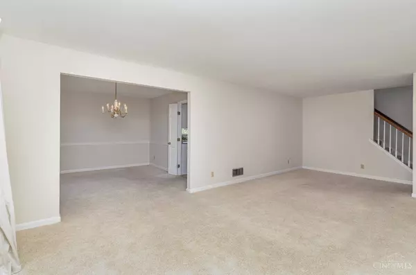 2715 Whitehouse Ln, Anderson Twp, OH 45244