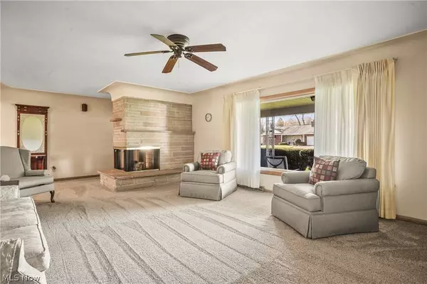 1110 Wilshire DR, Youngstown, OH 44511