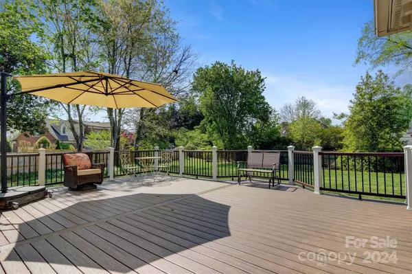 415 44th Ave DR NW, Hickory, NC 28601