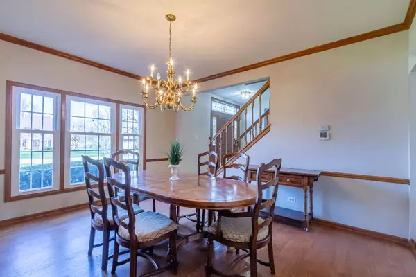 2307 Hanscom CT, Schaumburg, IL 60193