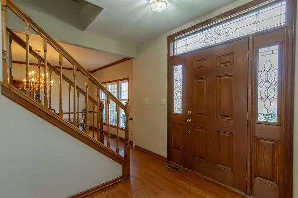 2307 Hanscom CT, Schaumburg, IL 60193