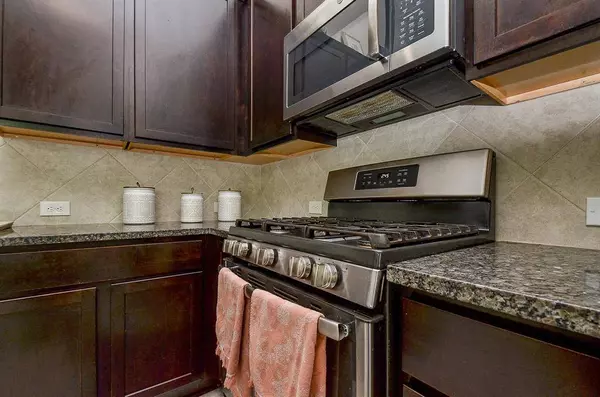 4 Montecito LN, Manvel, TX 77578