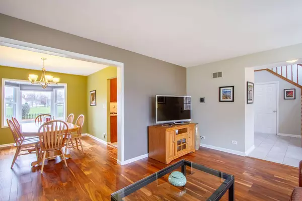 184 Brentwood TRL, Elgin, IL 60120