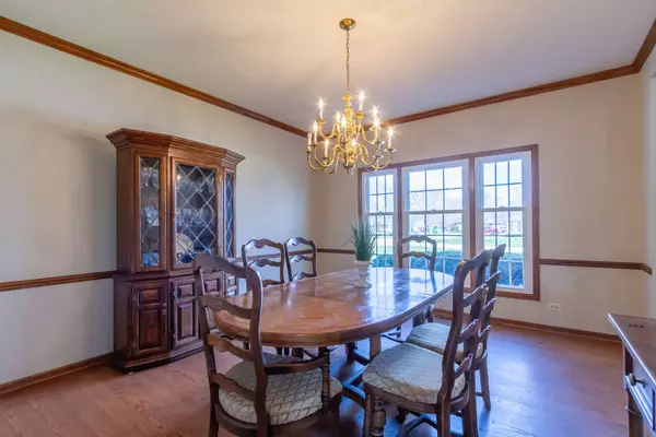 2307 Hanscom CT, Schaumburg, IL 60193