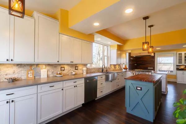 9607 Lucas RD, Woodstock, IL 60098