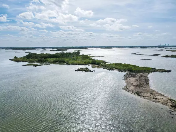 ISLAND, Yankeetown, FL 34498