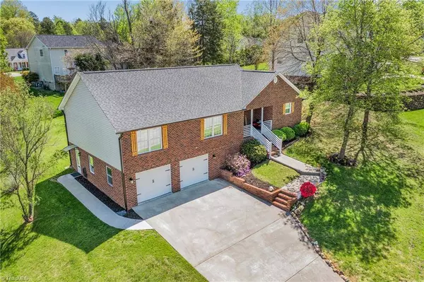 2108 Lancey DR, Thomasville, NC 27360