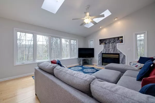 2253 MOUNTAIN DR, Mcgaheysville, VA 22840