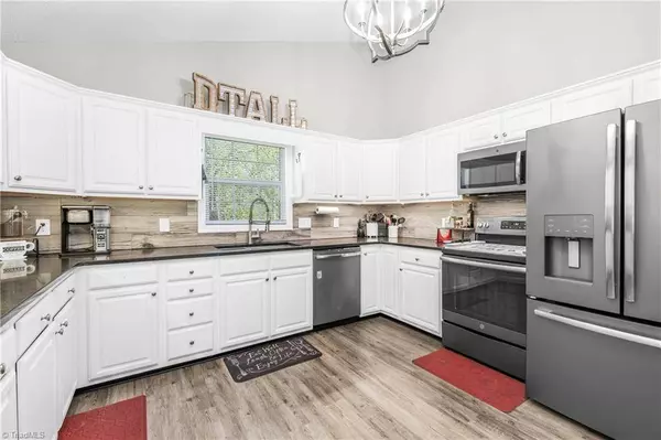 2108 Lancey DR, Thomasville, NC 27360