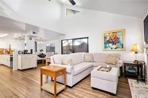 2572 Elden AVE #U, Costa Mesa, CA 92627