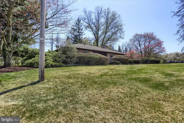 8001 ROTHFORD LN, Harrisburg, PA 17112