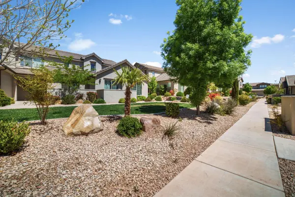 1893 E Vacation LN, Washington, UT 84780