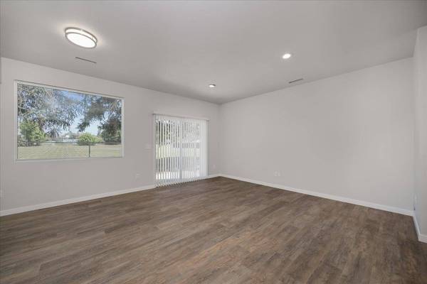 311 E 6th St, Deer Park, WA 99006