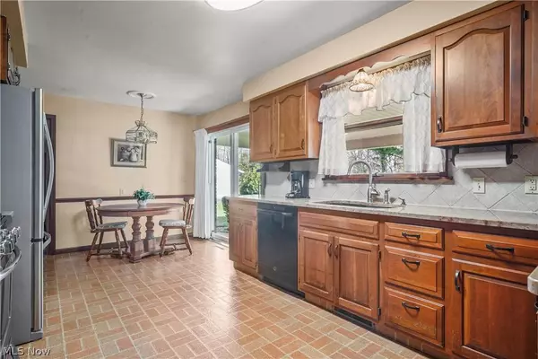 1110 Wilshire DR, Youngstown, OH 44511