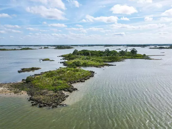 ISLAND, Yankeetown, FL 34498