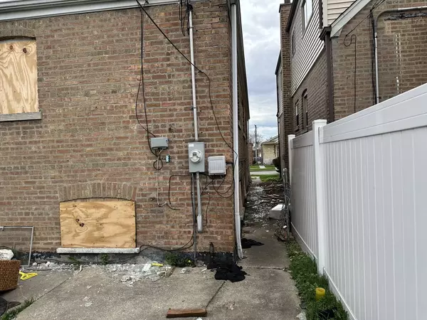 4946 S Leamington Avenue, Chicago, IL 60638