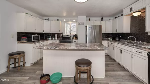 206 6th ST, Washburn, ND 58577