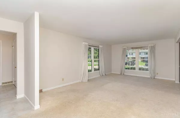 2715 Whitehouse Ln, Anderson Twp, OH 45244