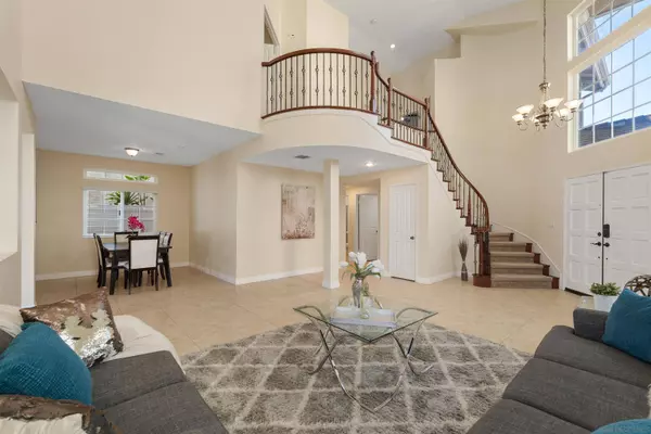 5149 Avenida Playa Cancun, San Diego, CA 92124