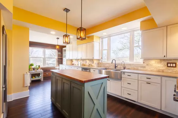 9607 Lucas RD, Woodstock, IL 60098