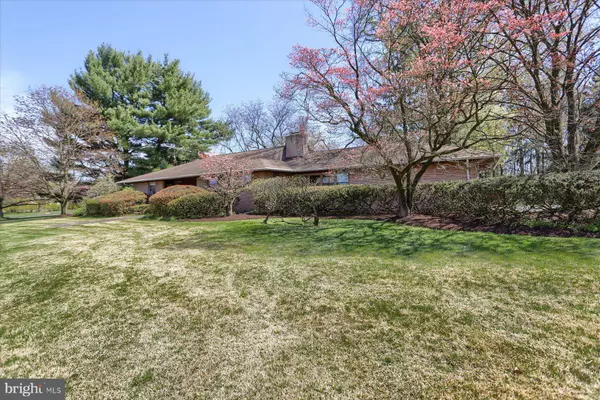 8001 ROTHFORD LN, Harrisburg, PA 17112