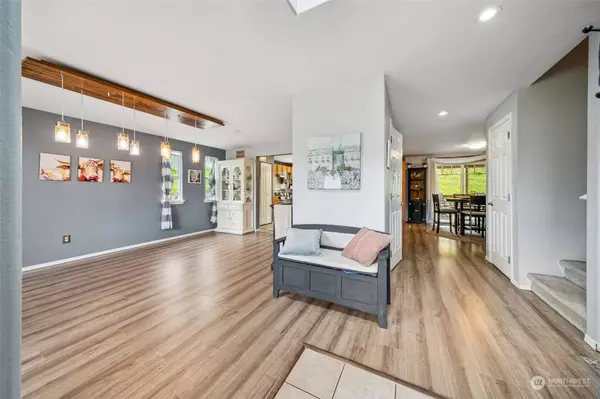 8817 Wakeman DR SE, Olympia, WA 98513