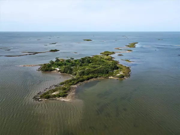 ISLAND, Yankeetown, FL 34498