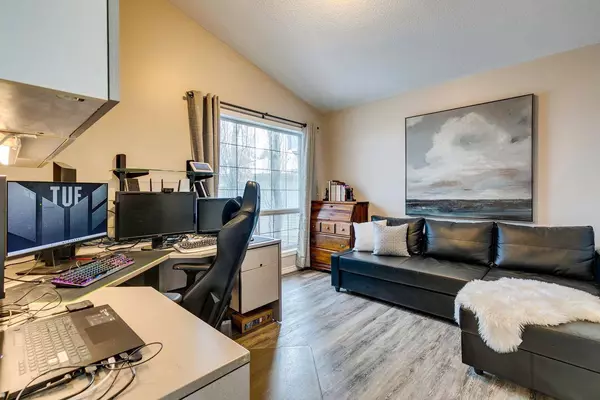 134 Cranfield CRES SE, Calgary, AB T3M 1A5