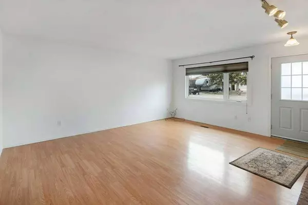 1705 16 ST, Didsbury, AB T0M0W0