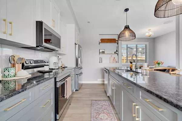 333 Sundown RD, Cochrane, AB T4C 2T2