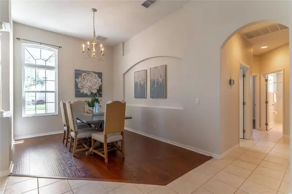 2038 CASCADES COVE DR, Orlando, FL 32820