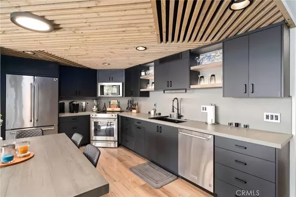 7136 Marina Pacifica DR S, Long Beach, CA 90803