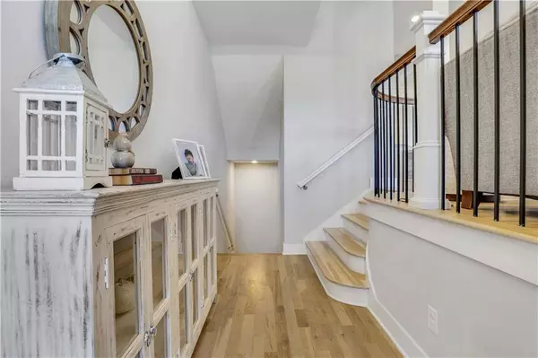 905 South On Main, Woodstock, GA 30188