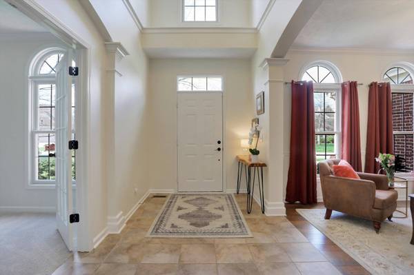 8817 Pin Oak DR, Zionsville, IN 46077