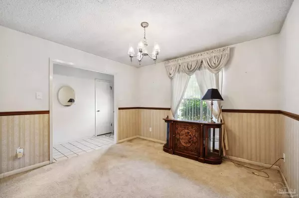 2609 Green Bay Dr, Pensacola, FL 32526