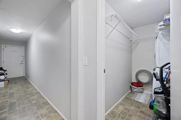 647 1 AVE NE #210, Calgary, AB T2E 0B5