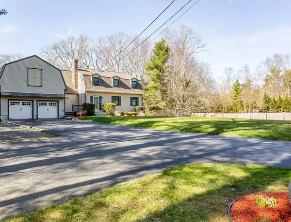 1005 Glebe St, Taunton, MA 02780