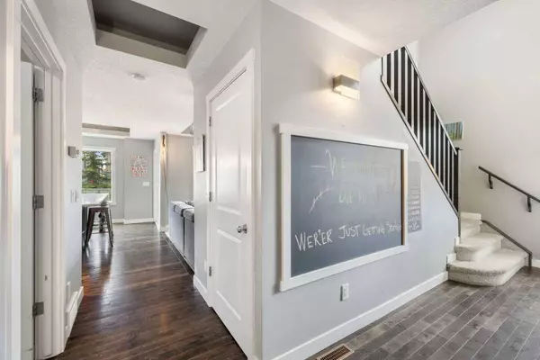 2001 Luxstone Link SW, Airdrie, AB T4B 0A5