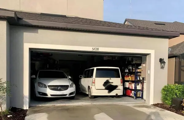 5728 CIRCA FISHHAWK BLVD, Lithia, FL 33547